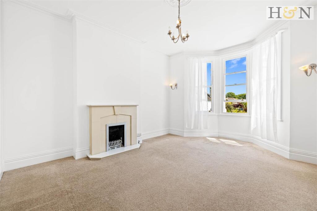 Apartment in Hove, Hangleton - More