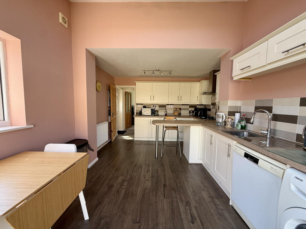 Condell Close, Bridgwater, Somerset photo 4