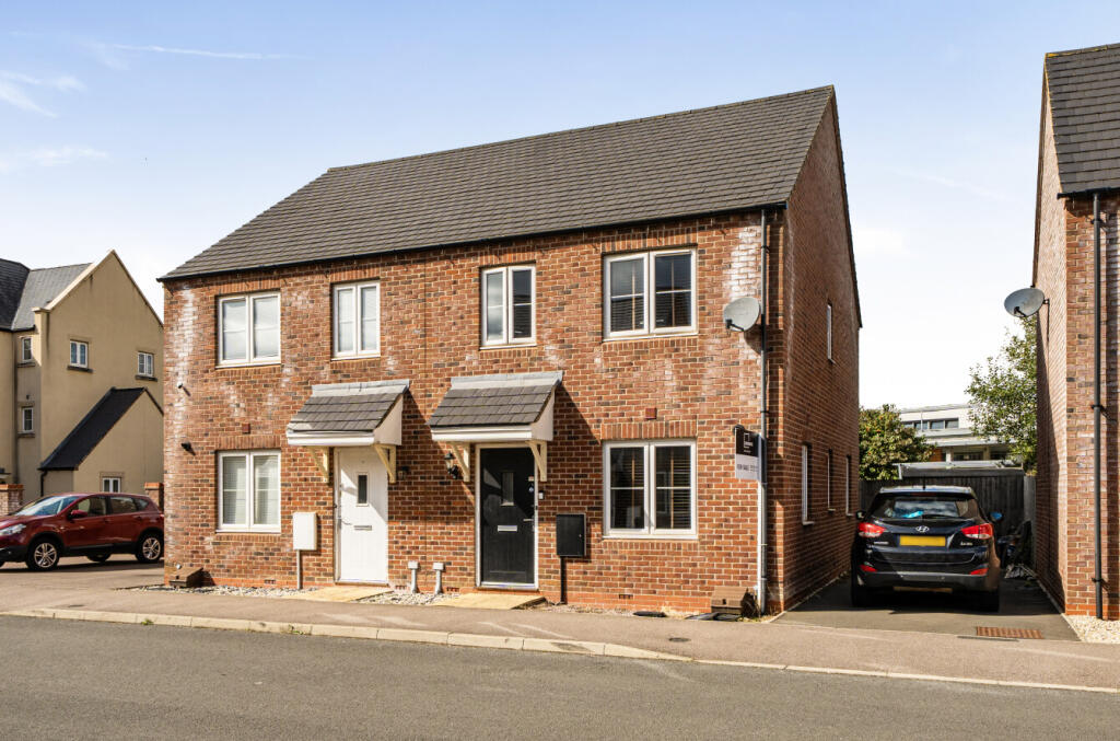 Main image of property: Chaffinch Way, Banbury, Oxfordshire