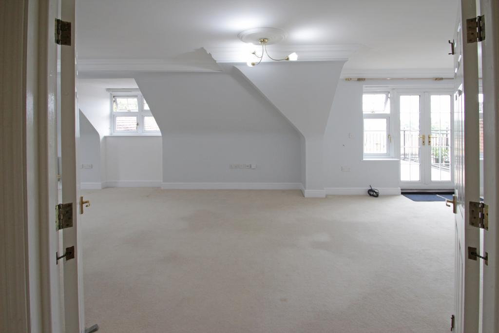 Apartment in Tunbridge Wells, Kent - View 3