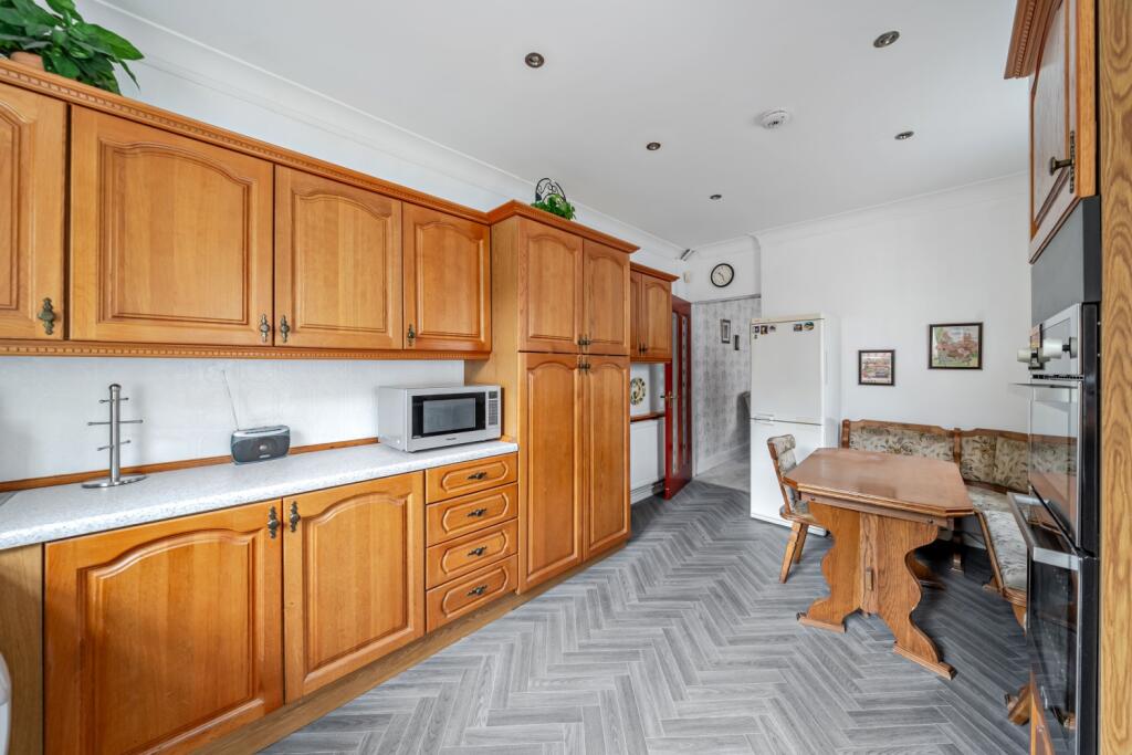 House in Doncaster, City Centre, Hyde Park - View 5