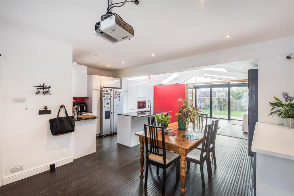House in London, West Barnes - View 2