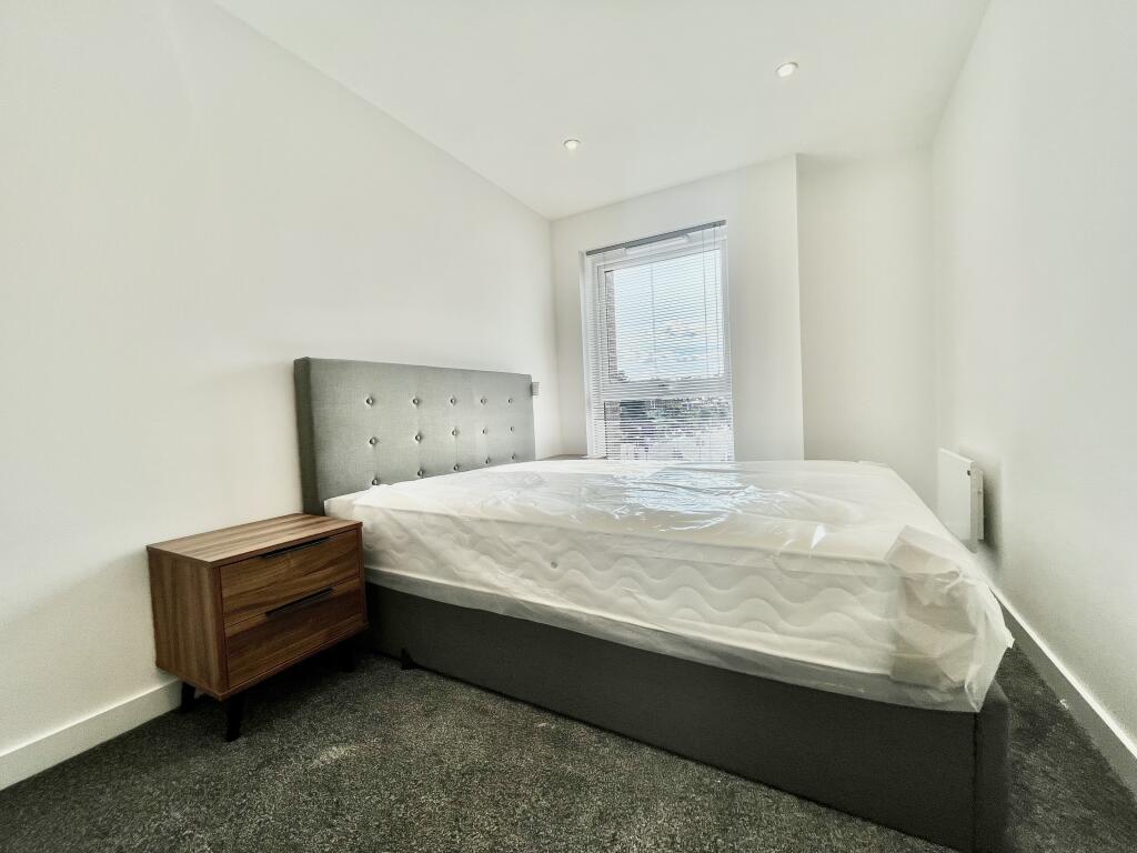 Apartment in Leeds, Hyde Park - More