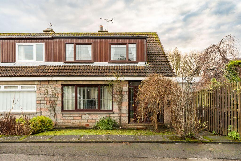 Main image of property: 17 St Andrews Drive, Uphall, EH52 6BX