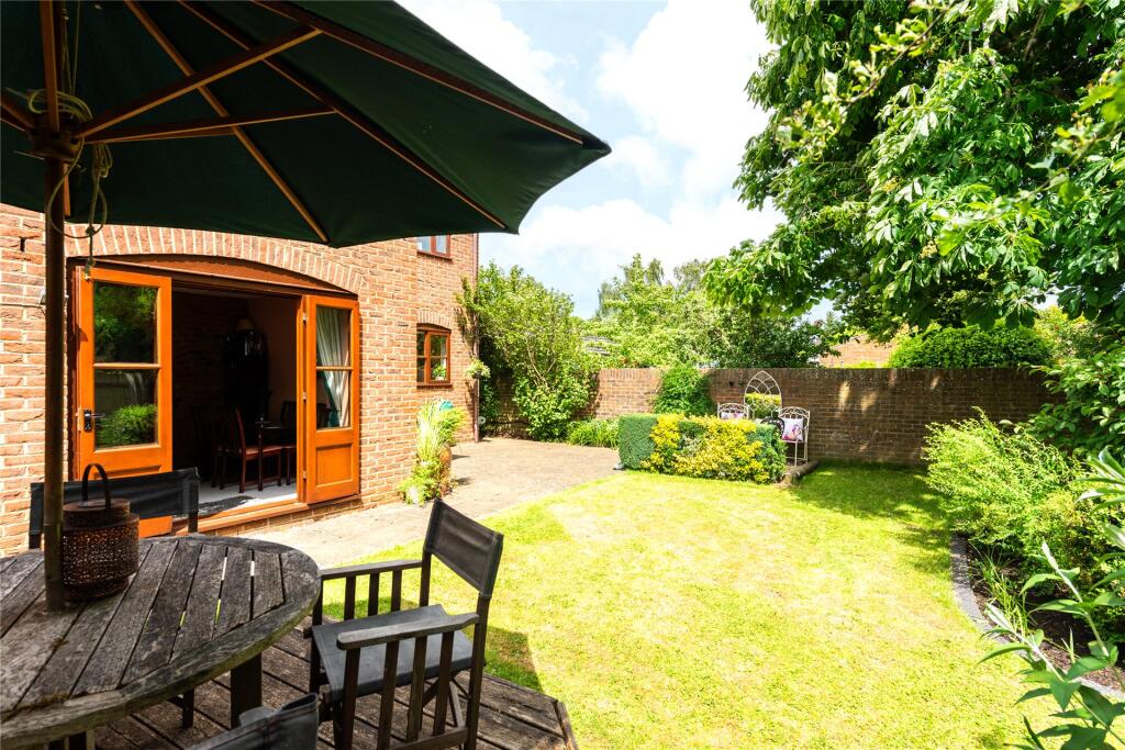 Church Street, Twyford, Buckinghamshire, MK18 photo 4
