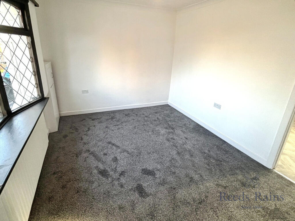 House in Stoke-on-Trent, Sneyd Green - View 2