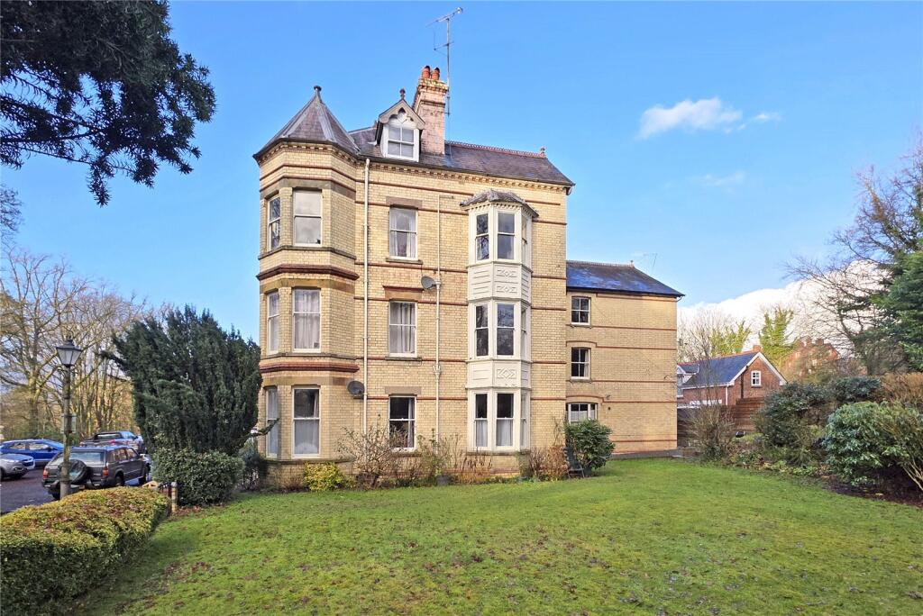 2-bed flat on Flat 7 South Court, Park Terrace, Llandrindod Wells, LD1, £79,000