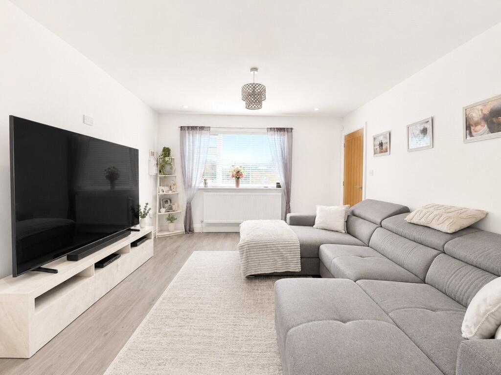 House in Wirral, Thingwall - More