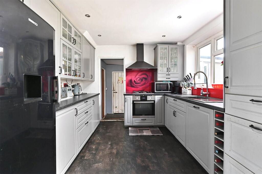 Greatfield Road, Farnborough, Hampshire, GU14 photo 2