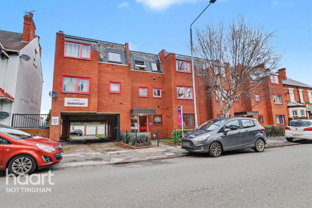 2-bed apartment on Trent Boulevard, Nottingham, £130,000