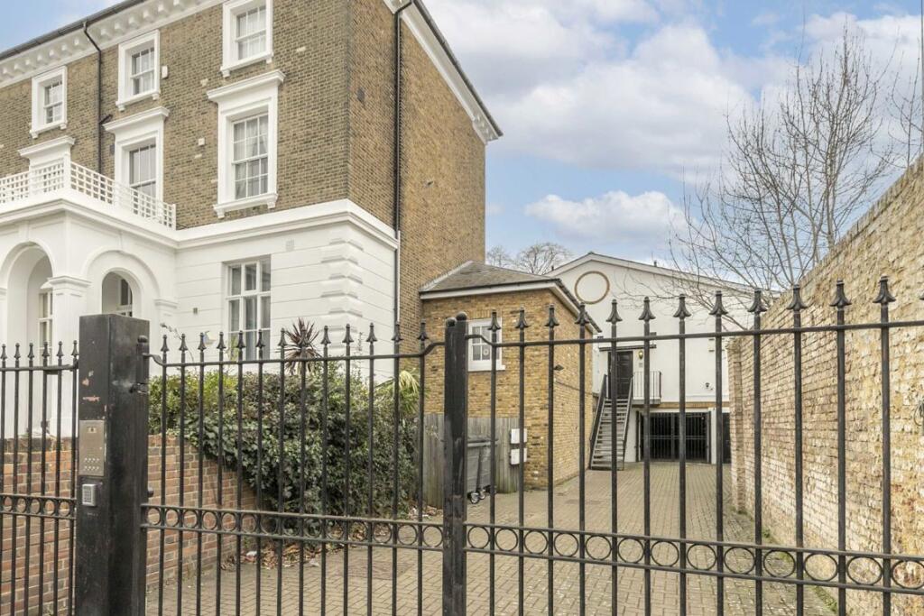 Main image of property: Kings Avenue, Clapham