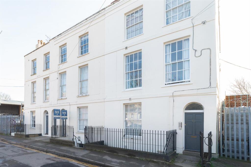Main image of property: 18 Sherborne Place, Cheltenham