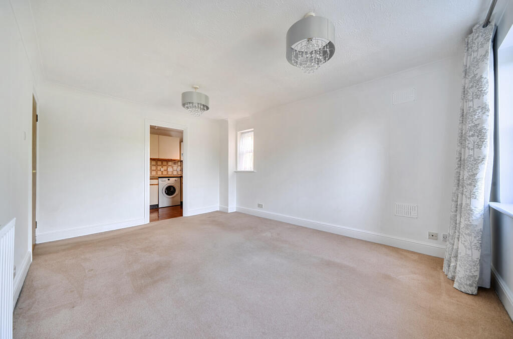 Apartment in Redhill - View 3