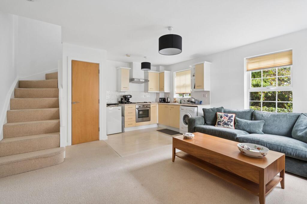 House in Hertsmere, Hertfordshire - View 2