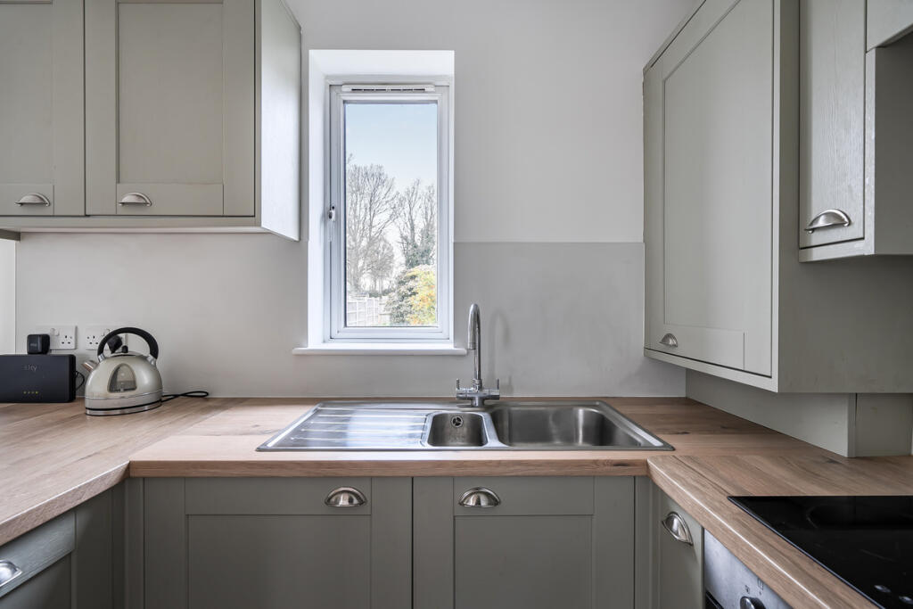 Blythe Close, London, SE6 photo 3