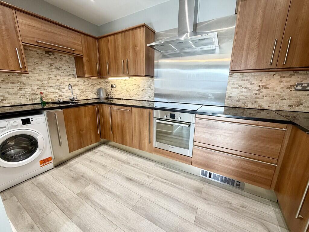Apartment in Huddersfield, Denby Dale - View 3