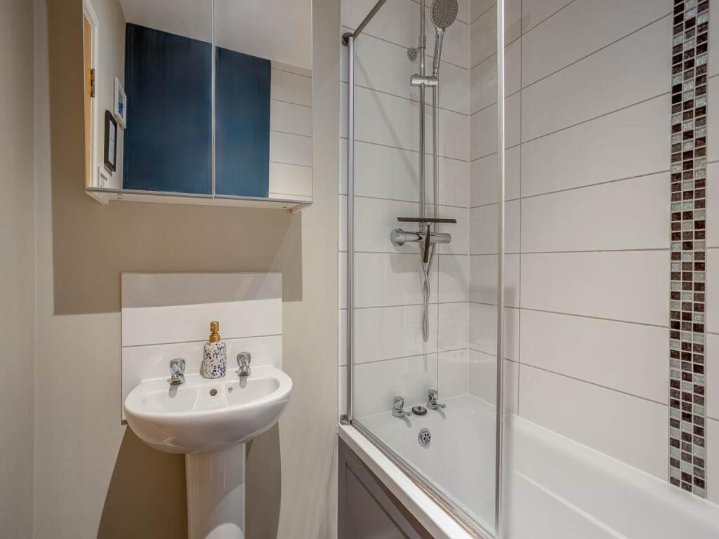Apartment in Christchurch, Pokesdown, Bournemouth - More