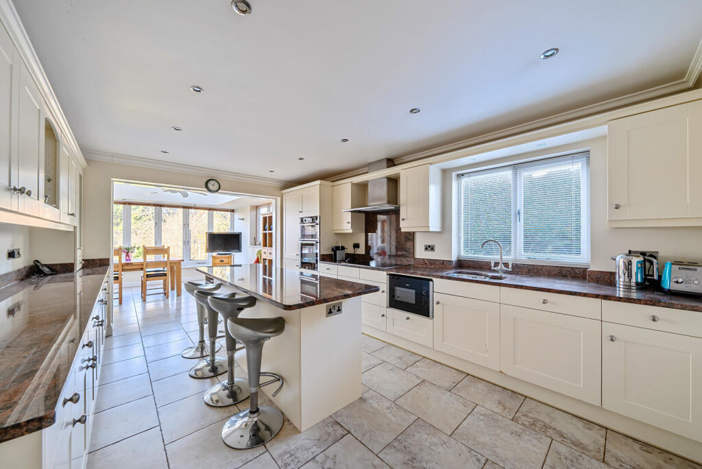 Boughton Hall Avenue, Send, Woking, GU23 photo 4