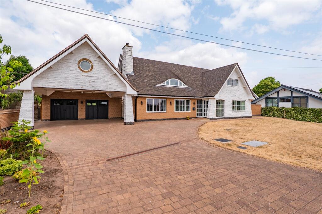 Main image of property: Chestnut Avenue, Ravenshead, Nottingham, Nottinghamshire, NG15