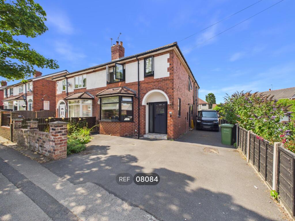 Main image of property: Carleton Crest, Pontefract, WF8 2QR