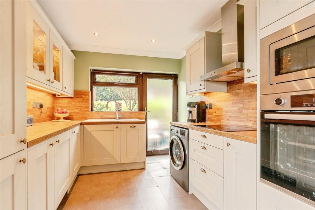 Glendale Close, Burnley, Lancashire, BB11 photo 3