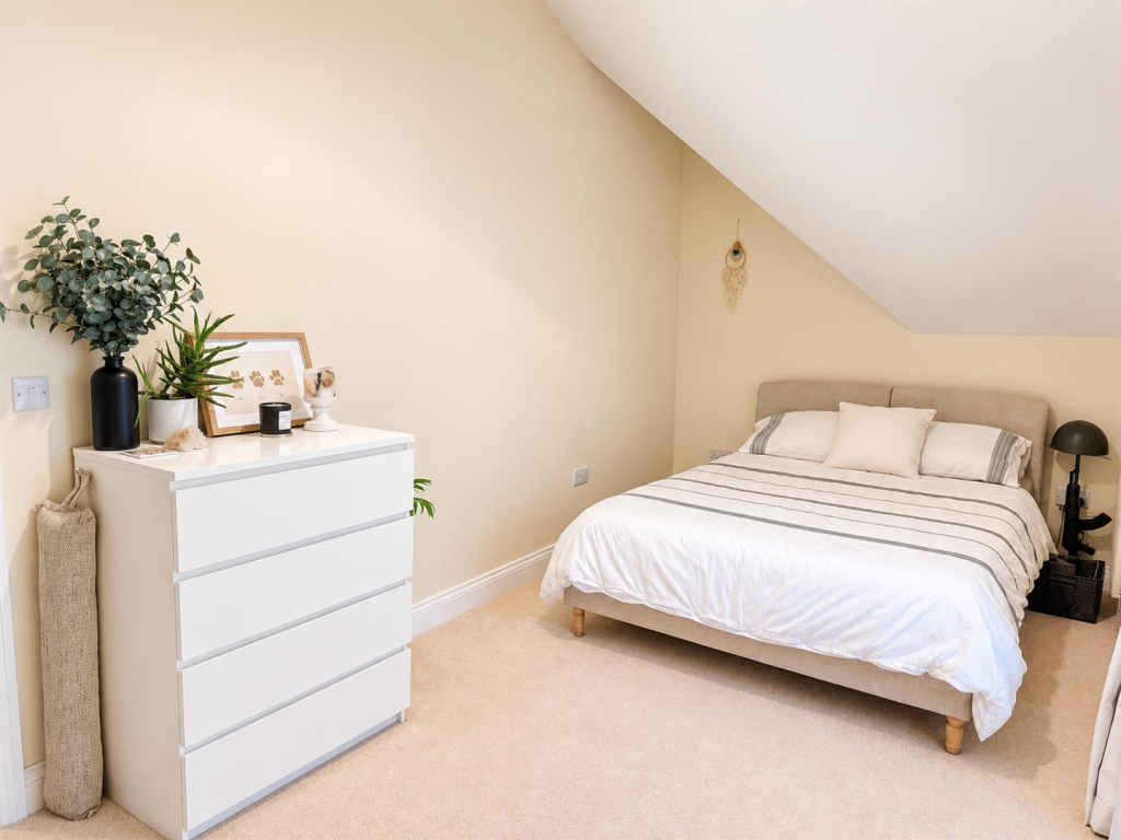 Apartment in Tonbridge - More