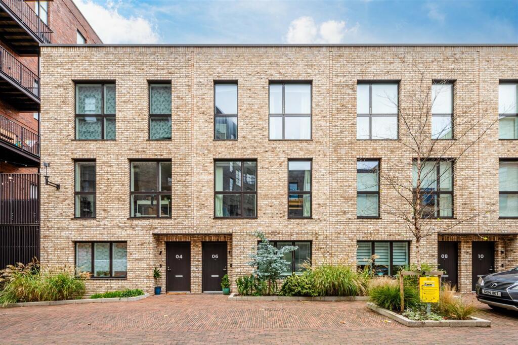 Main image of property: Kingsford Row, E20