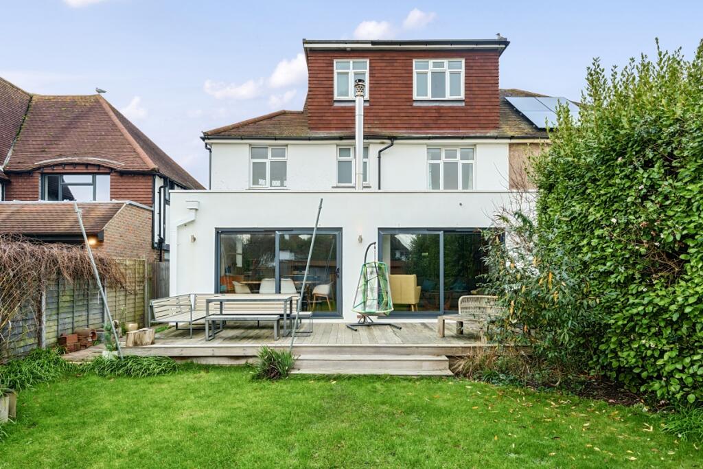 4 bedroom semi-detached house for rent