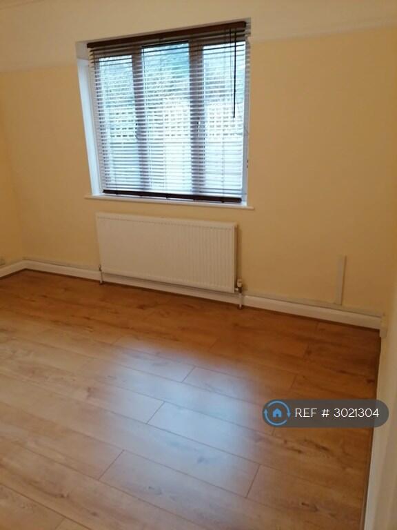 Apartment in Sutton - More