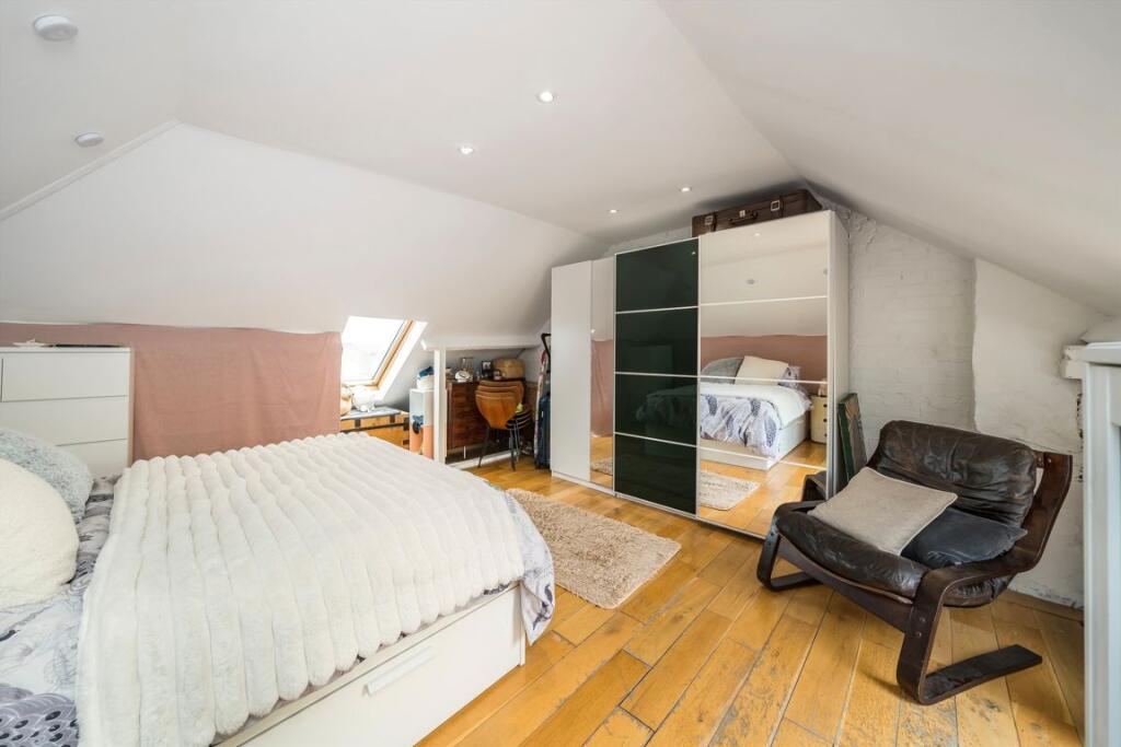 Apartment in London - More