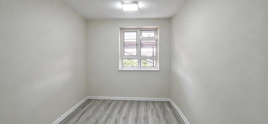 Apartment in Mitcham, Pollards Hill - View 5