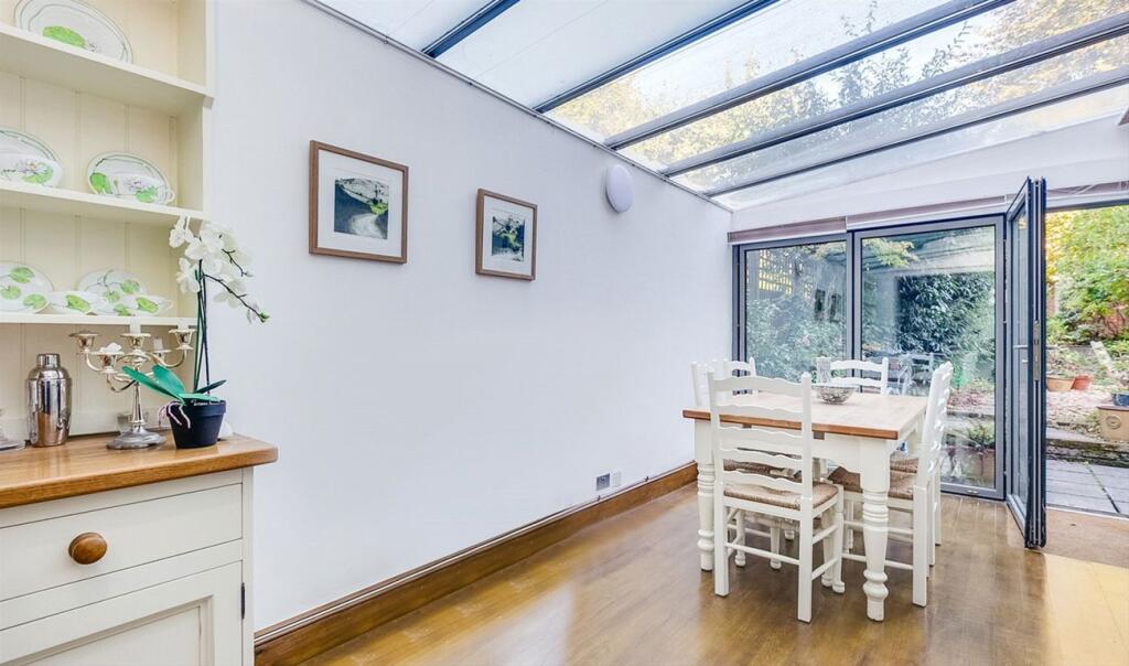 Apartment in London, Queen's Park - View 3