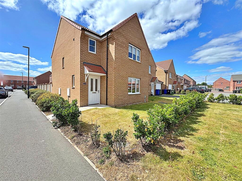 Main image of property: Heathland Way, Humberston, Grimsby, N.E. Lincs, DN36 4ZH