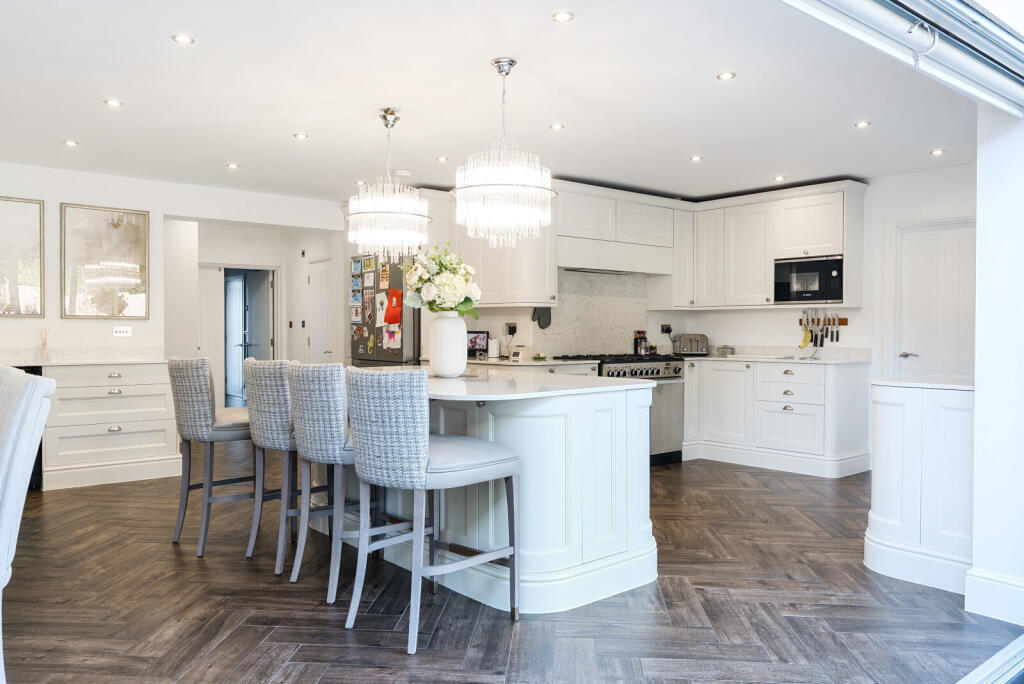 House in Kingston upon Thames - More