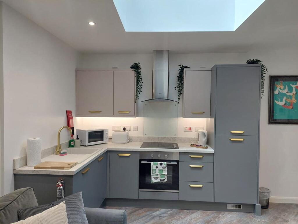 Apartment in Hull - View 4