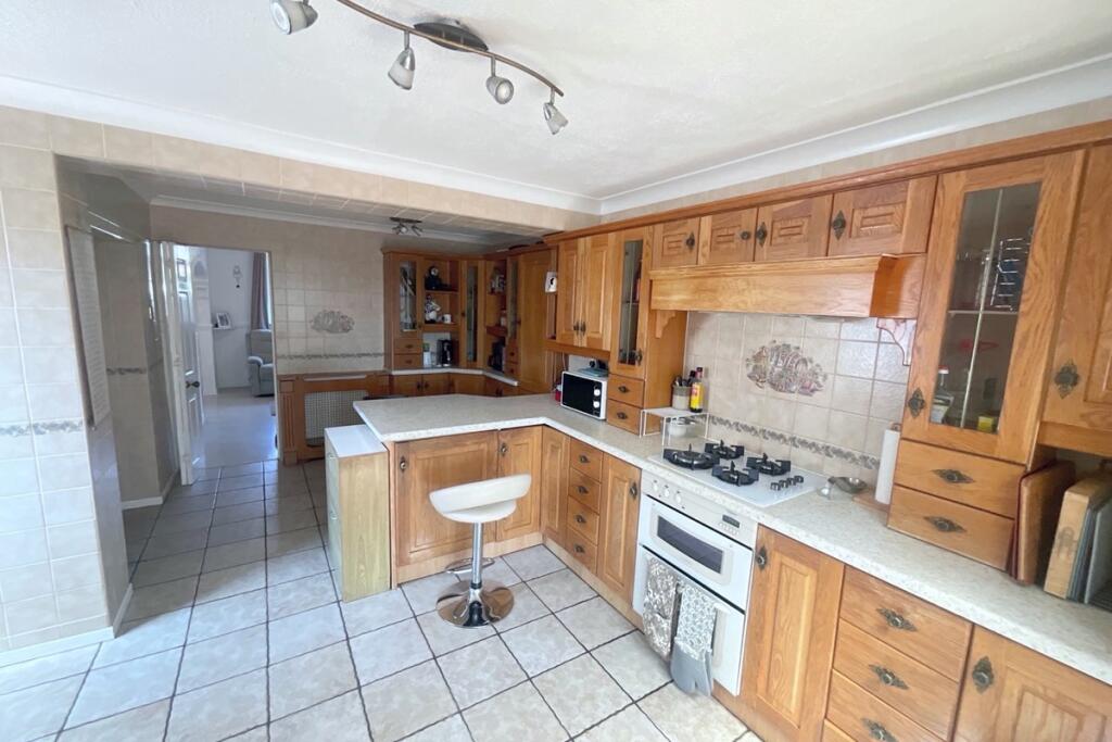 Highfield Avenue, Kiveton Park, Sheffield, S26 6NE photo 3