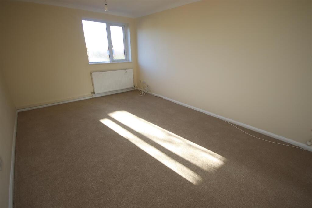 Weavern Court, Chippenham photo 3