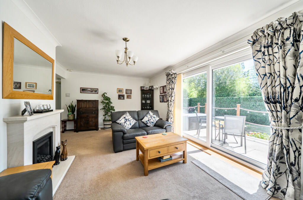 Longwater Lane, Finchampstead, Wokingham, Berkshire, RG40 - View 4