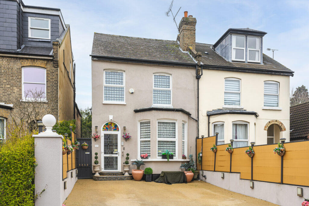 Main image of property: Friern Park - North Finchley - London - N12