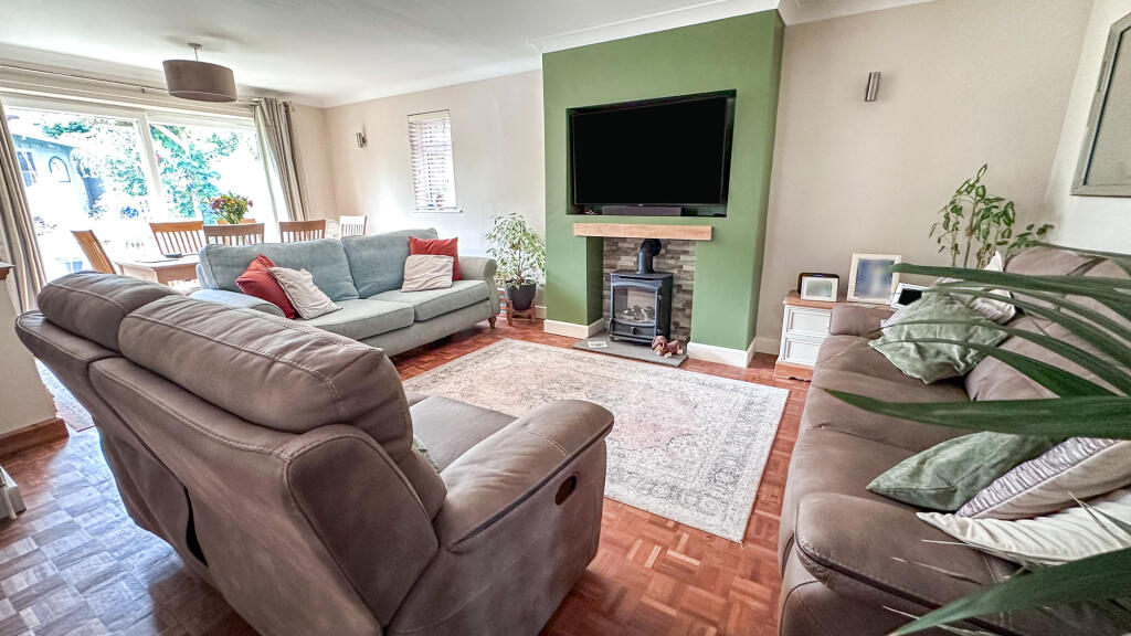 House in Highworth, Swindon - View 2