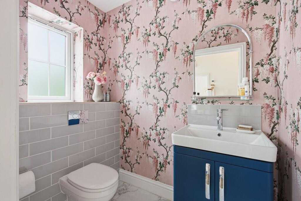 House in Tunbridge Wells, Kent - More