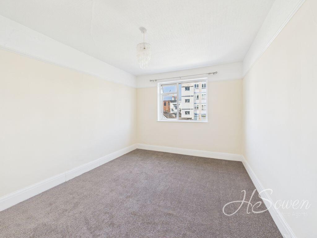Apartment in Torquay - More