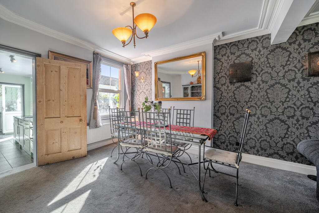 House in Guildford - View 4