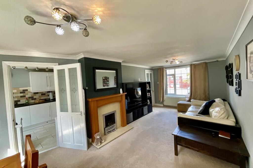 House in Sheffield, Crystal Peaks, Waterthorpe - View 4