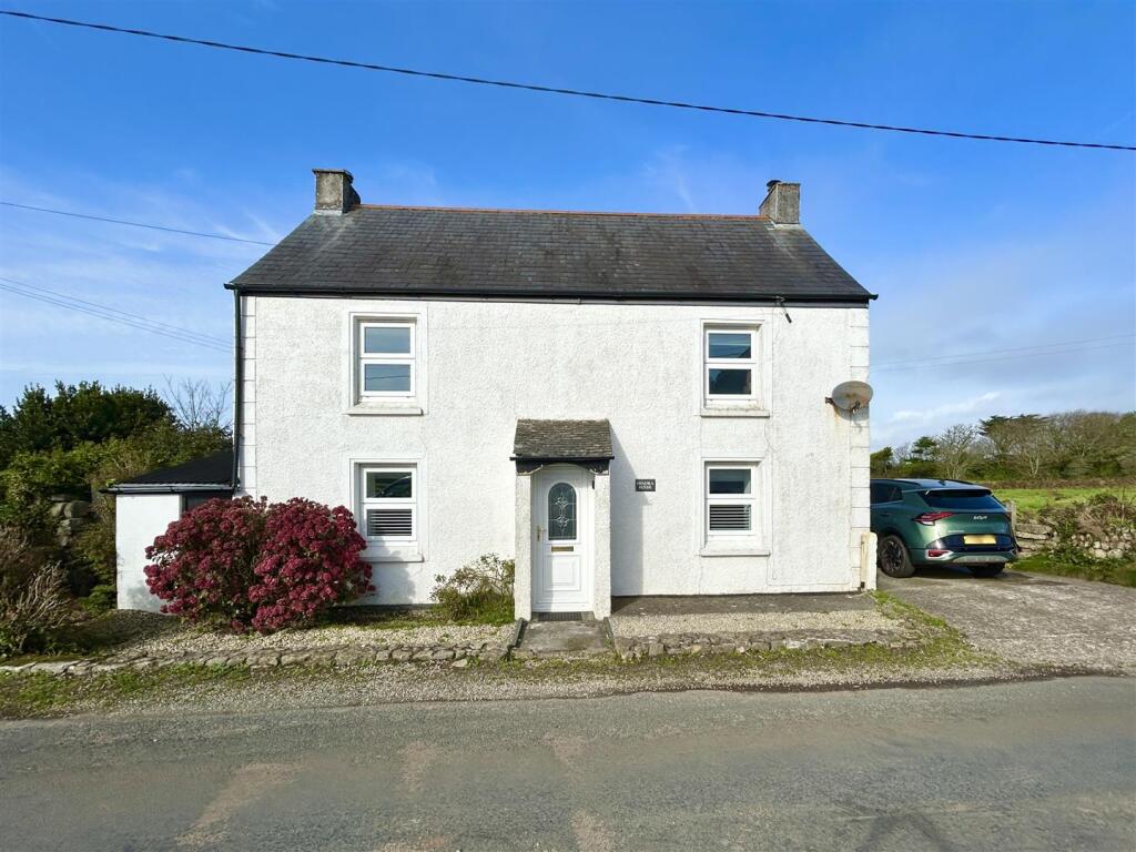 3-bed detached on  Hendra Lane, Ashton, Cornwall, £395,000