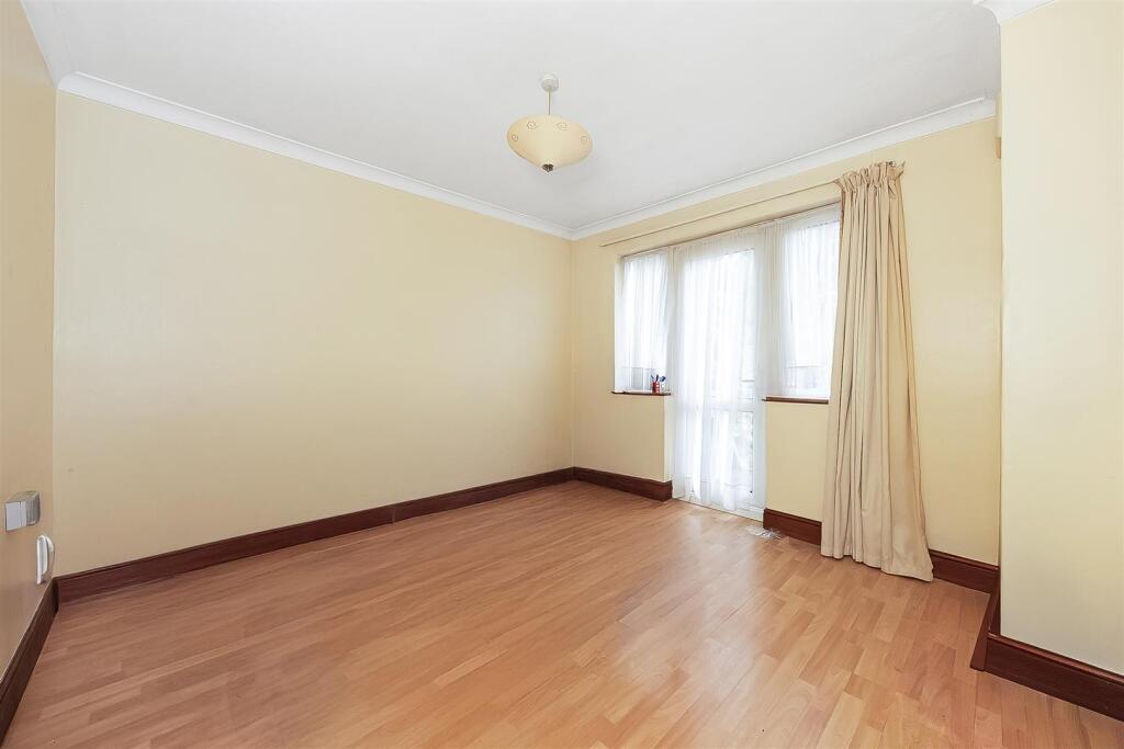House in Croydon - View 4