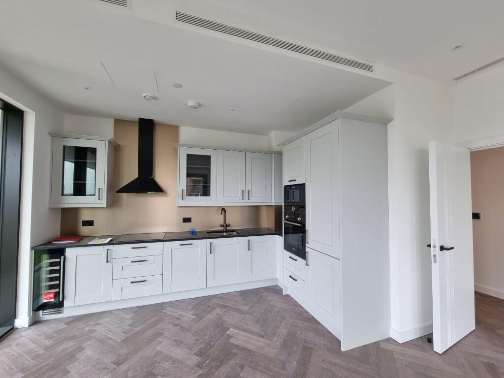 Main image of property: Arrival Square, London, E1W