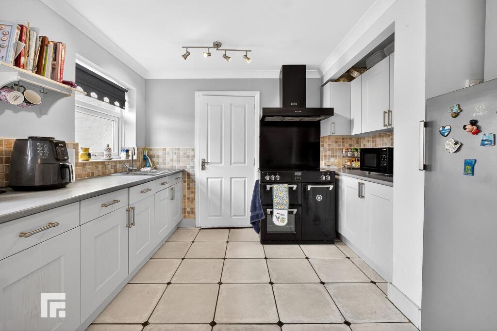 Windsor Avenue, Radyr, CF15 photo 3