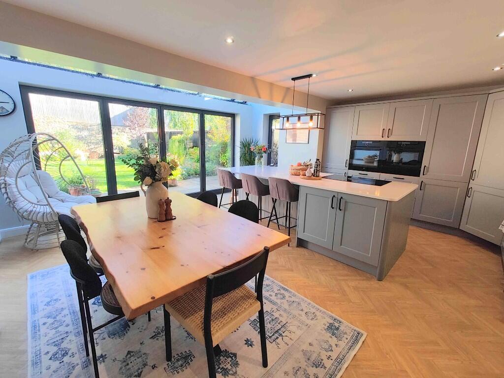 46 Bluebell Drive, Wyke, BD12 8AG photo 3