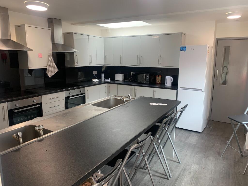 1 bedroom house share for rent
